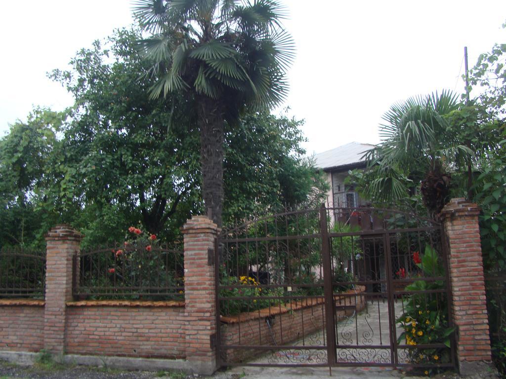 Guest House Temuri Batumi Eksteriør bilde