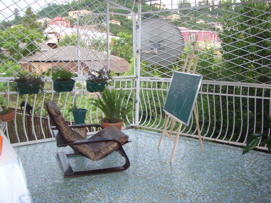 Guest House Temuri Batumi Eksteriør bilde